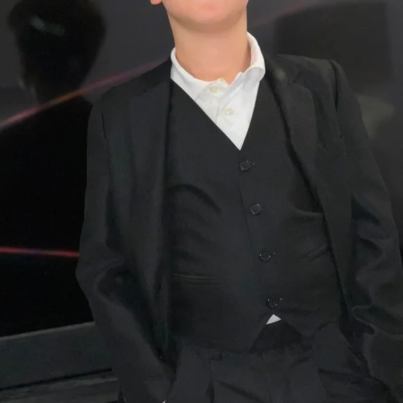 elegant suit for boys